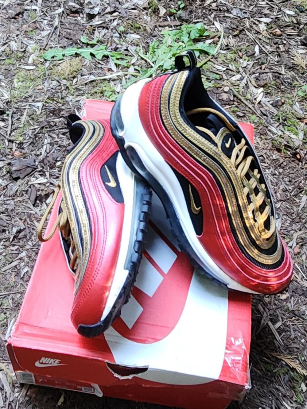 *NWB* Nike Air Max 97 Gold Sequin Women's 7.5, Youth 6, Men's 6 - Picture 5 of 16